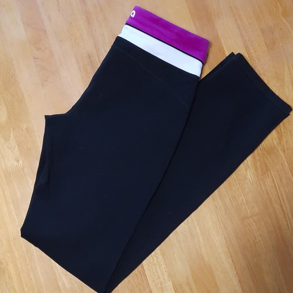 Woman's Hyba Yoga Pants Size S 34"  NWOT  No Tags